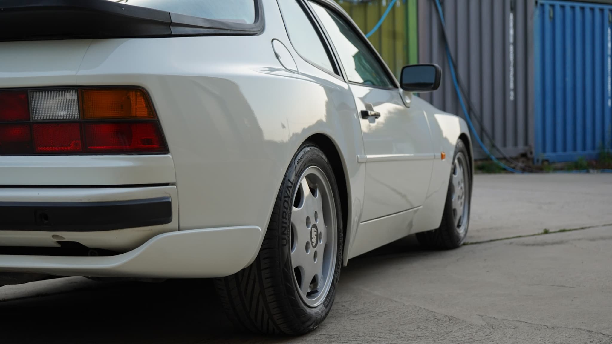 White Porsche 944 S2 3.0L showing the rear quarter side close-up.