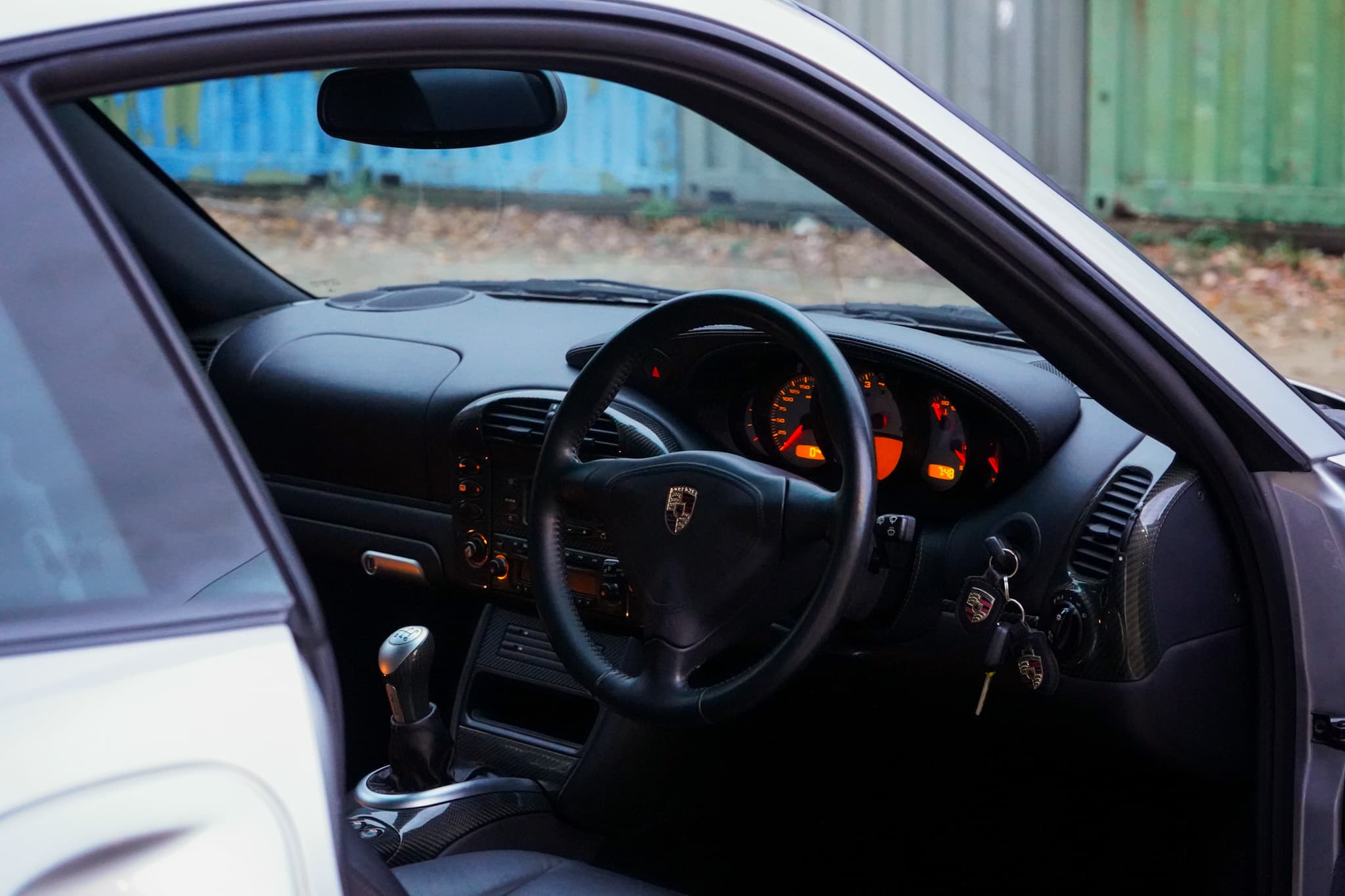 Porsche 911 (996) Turbo X50 Pack interior showing the steering wheel dashboard and manual shifter.