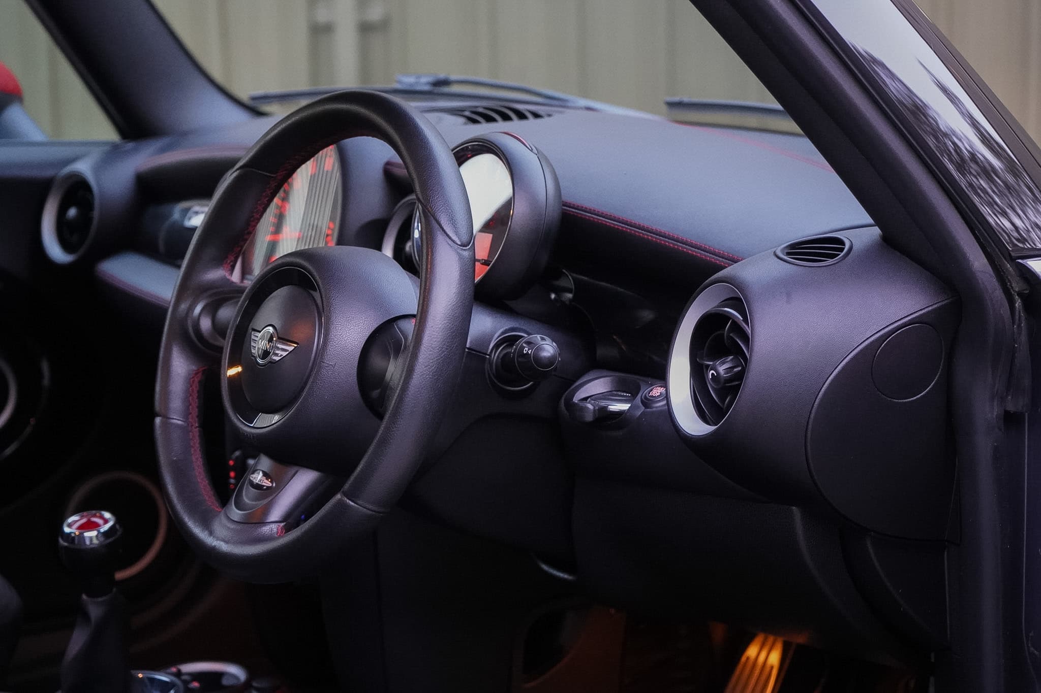MINI GP2 (R56) steering wheel and dashboard interior view.
