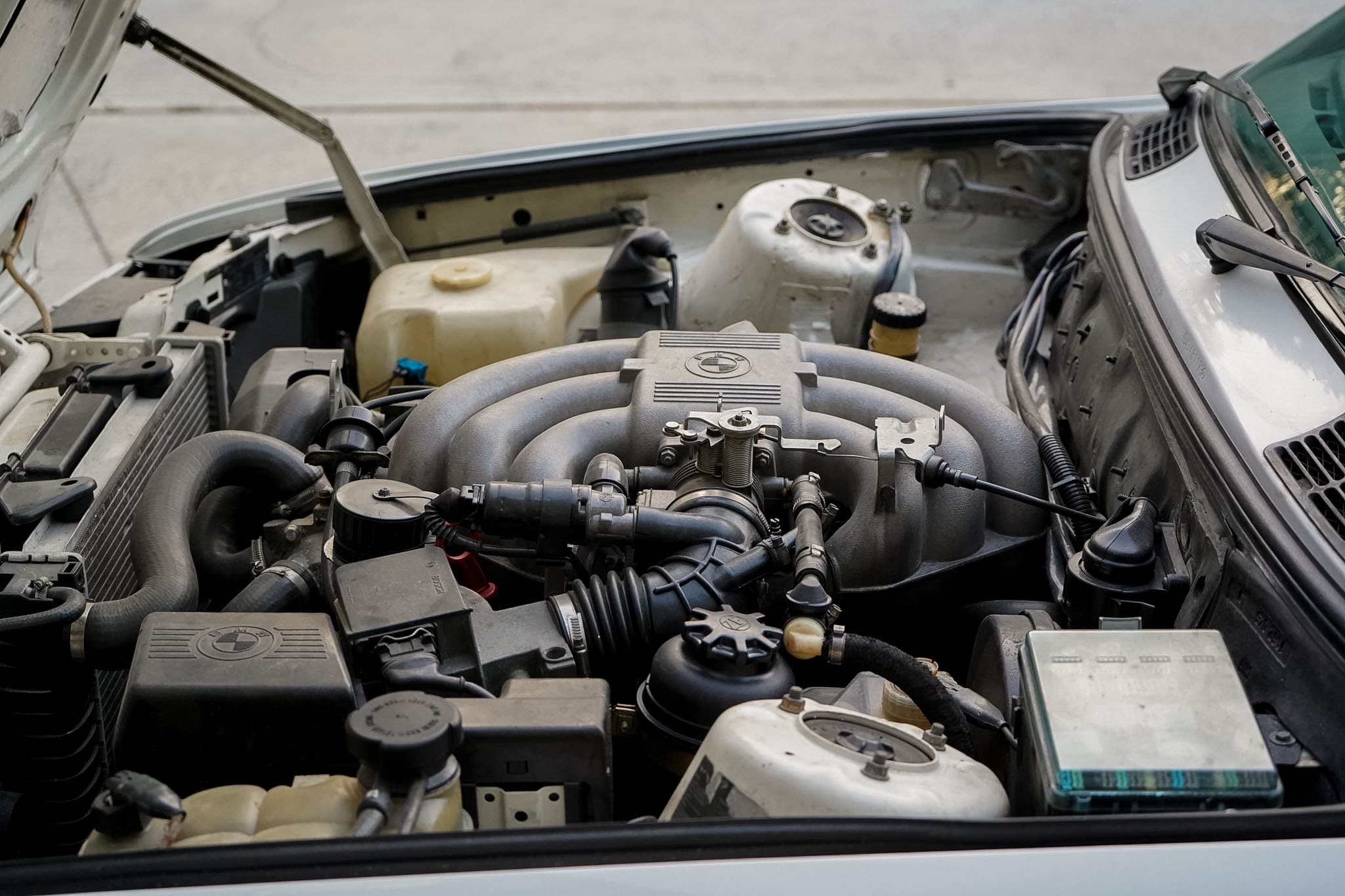 BMW 325i (E30) Manual Coupe engine bay view.